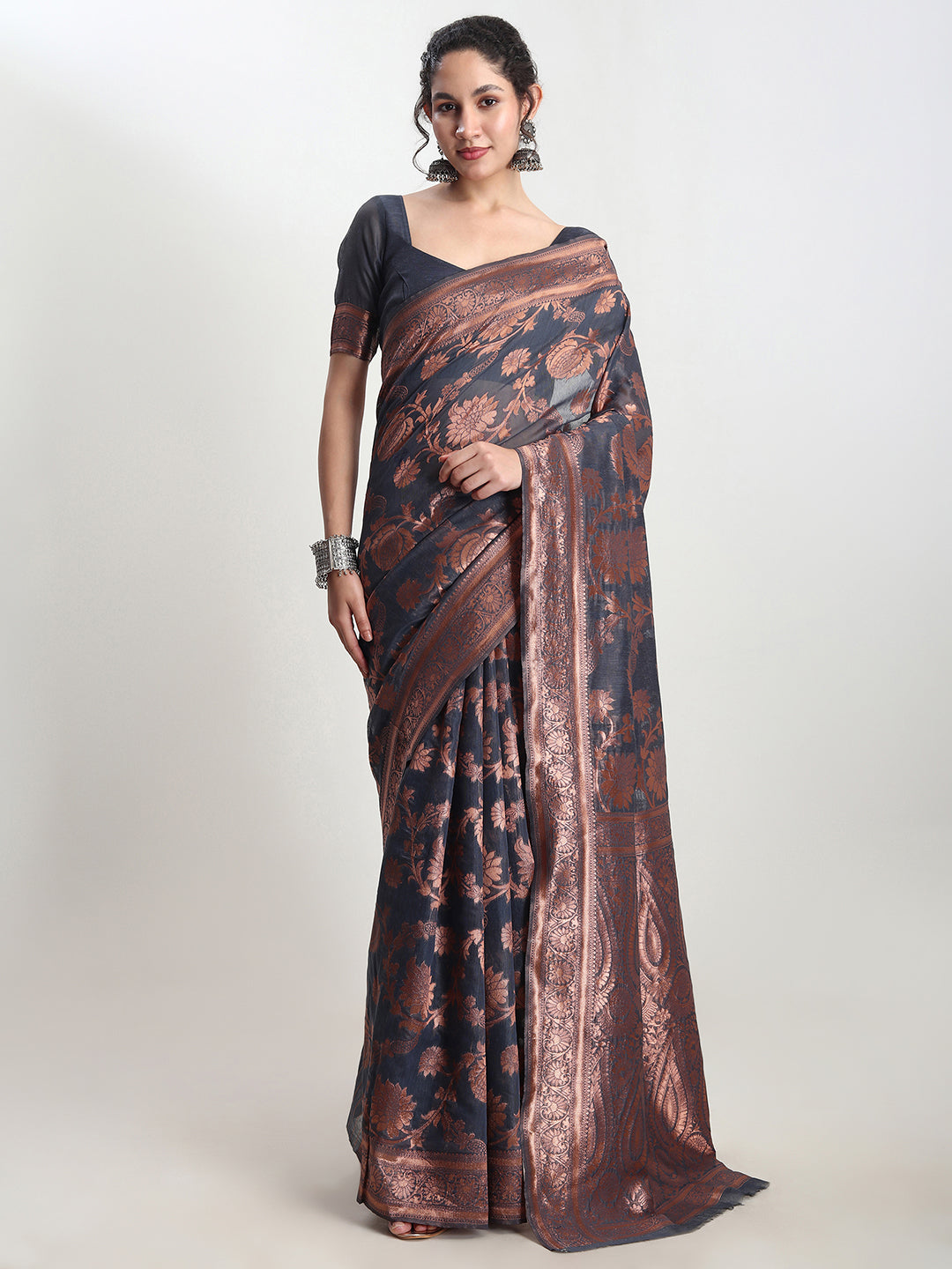 Janasya Dark Grey Silk Blend Floral Jacquard Saree | Swadesiicart