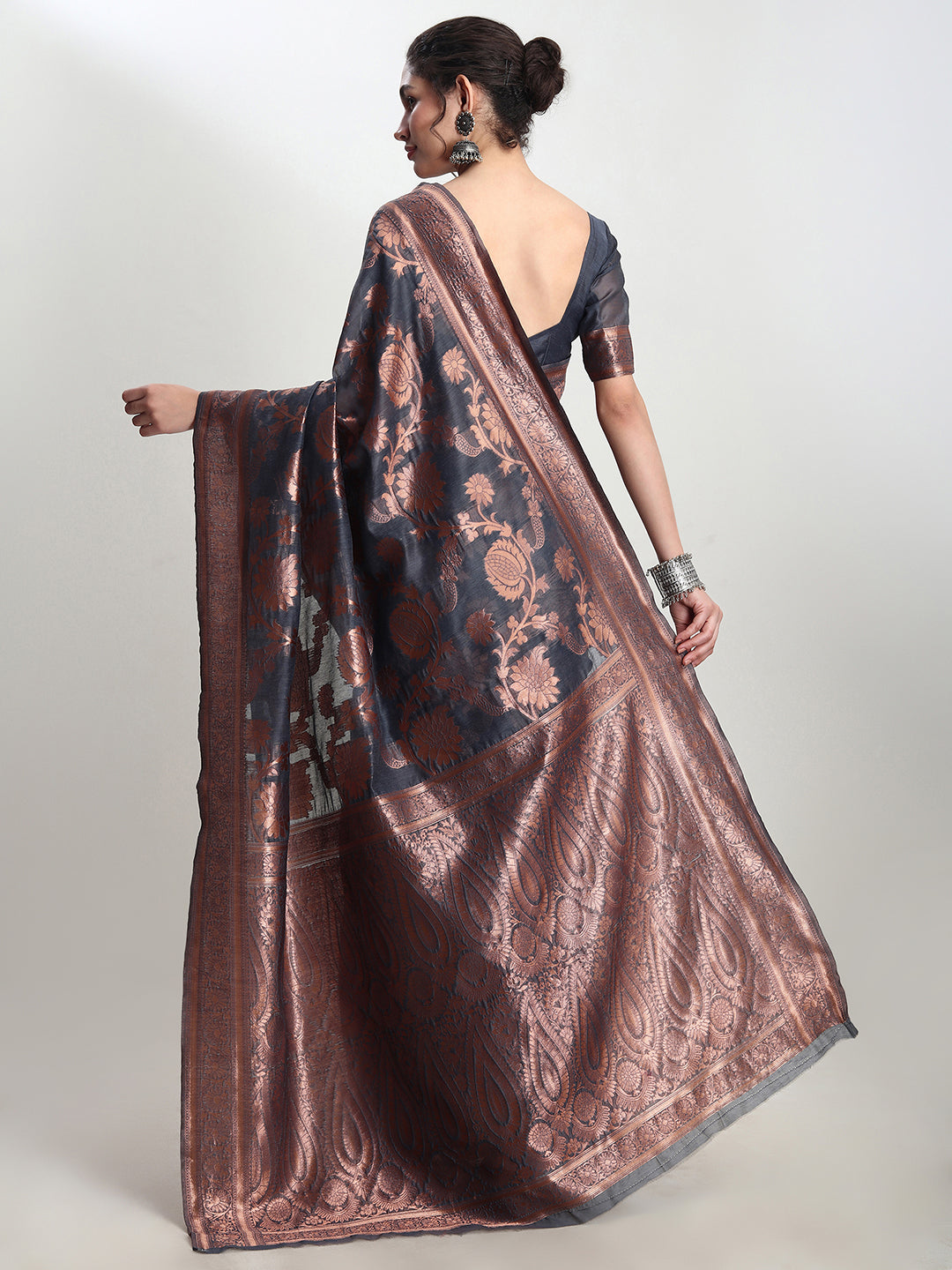 Janasya Dark Grey Silk Blend Floral Jacquard Saree | Swadesiicart