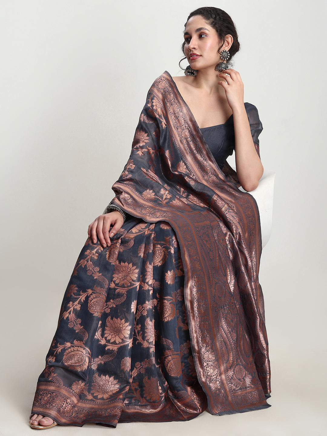 Janasya Dark Grey Silk Blend Floral Jacquard Saree | Swadesiicart