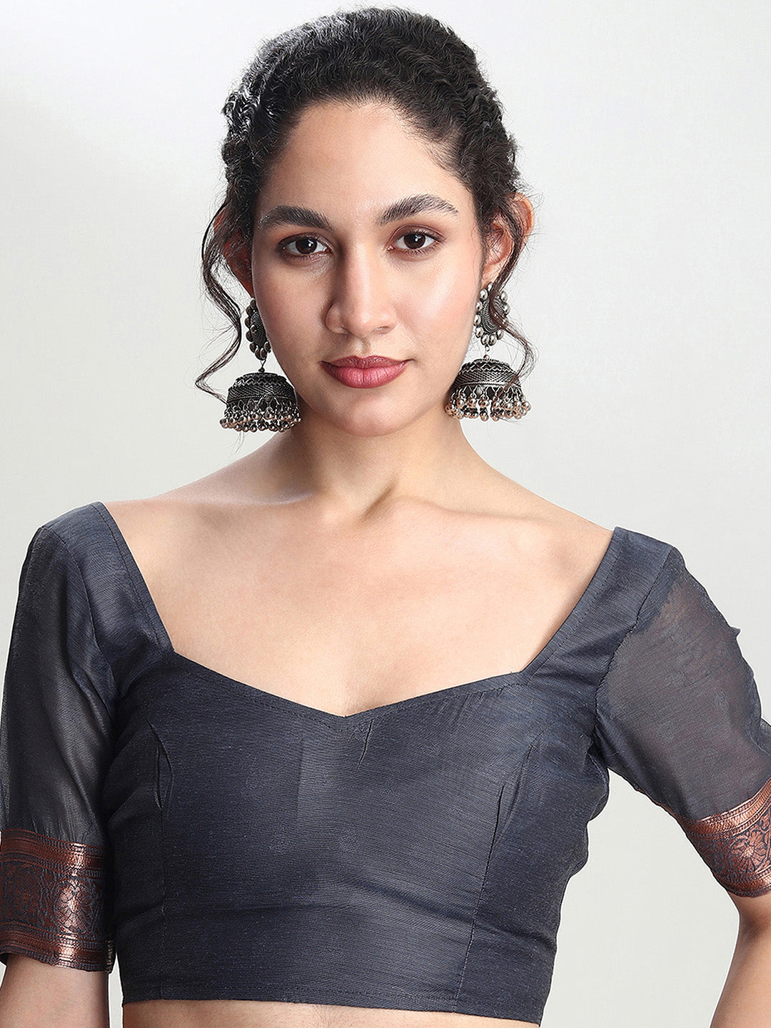 Janasya Dark Grey Silk Blend Floral Jacquard Saree | Swadesiicart