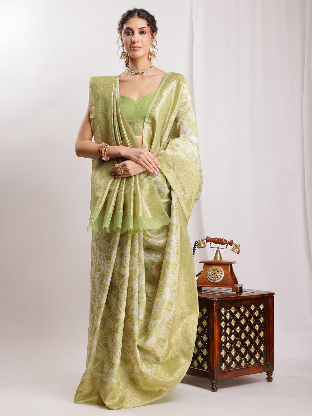 Janasya Green Silk Blend Geometric Jacquard Saree | Swadesiicart