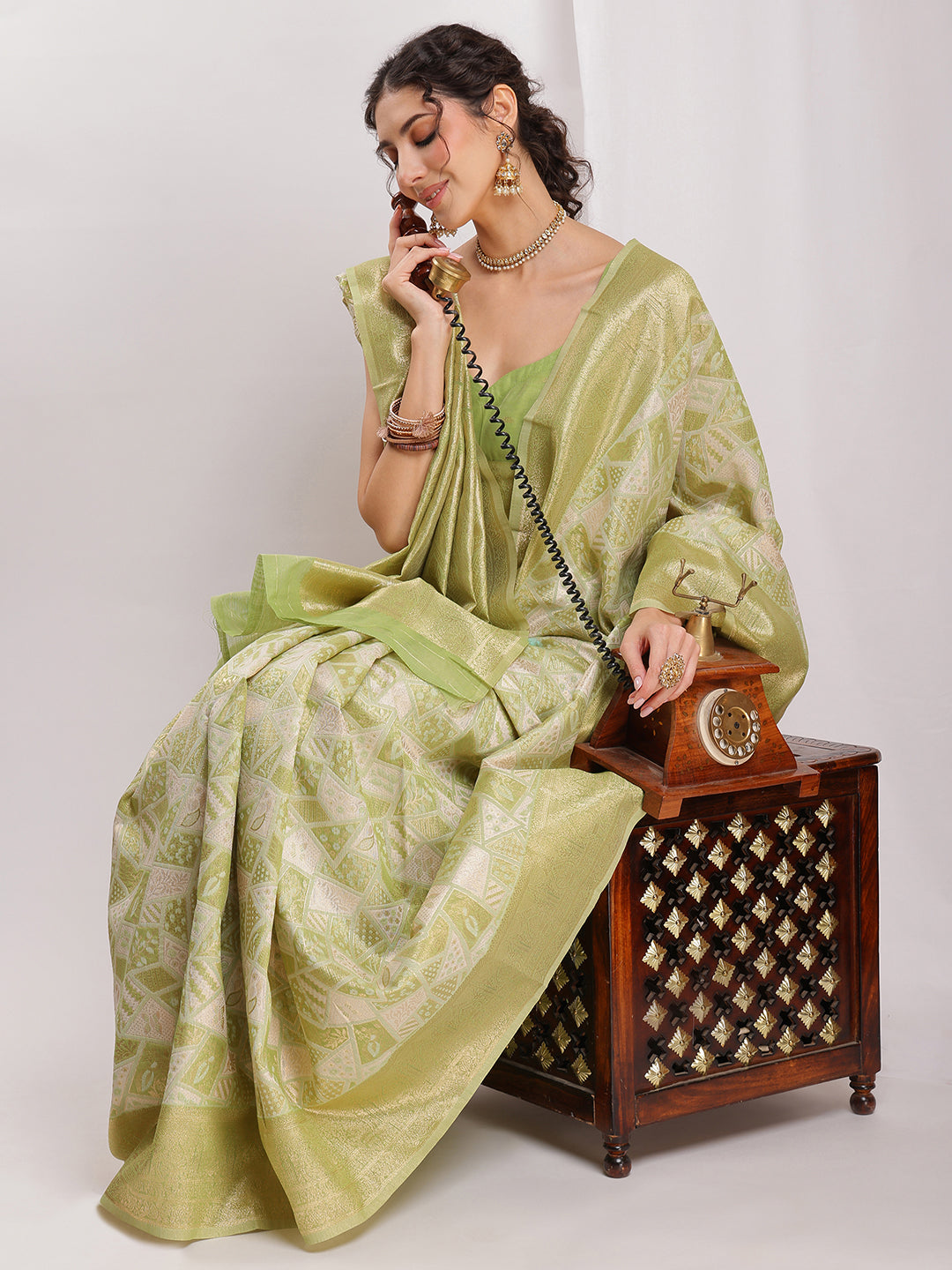 Janasya Green Silk Blend Geometric Jacquard Saree | Swadesiicart