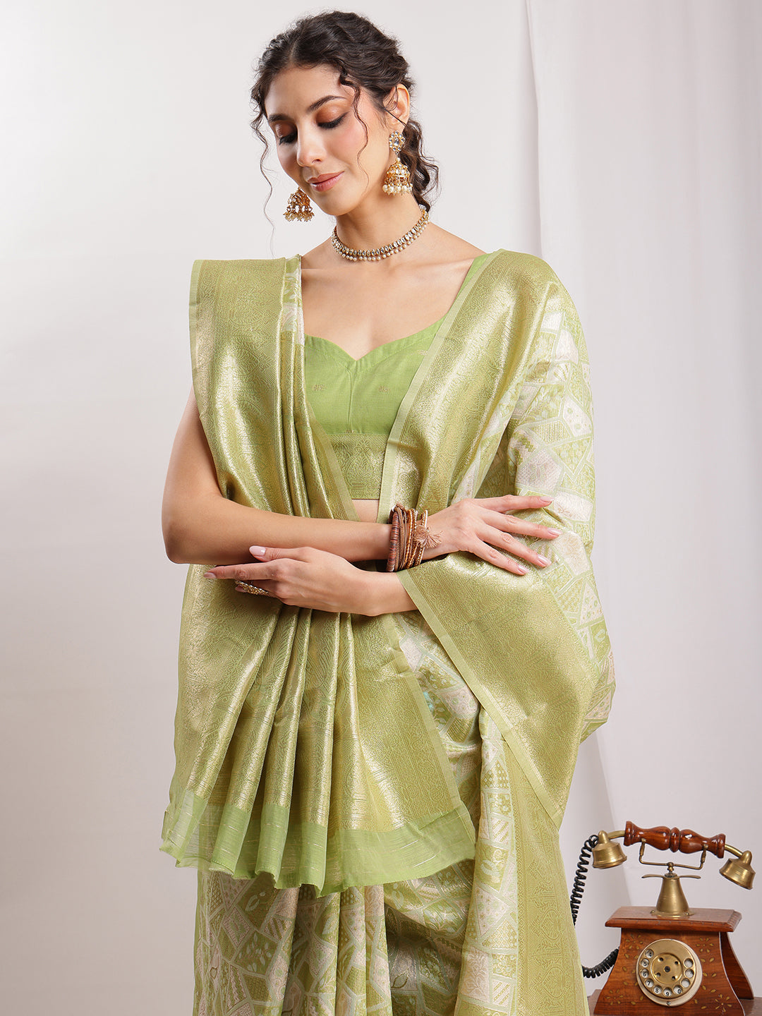 Janasya Green Silk Blend Geometric Jacquard Saree | Swadesiicart