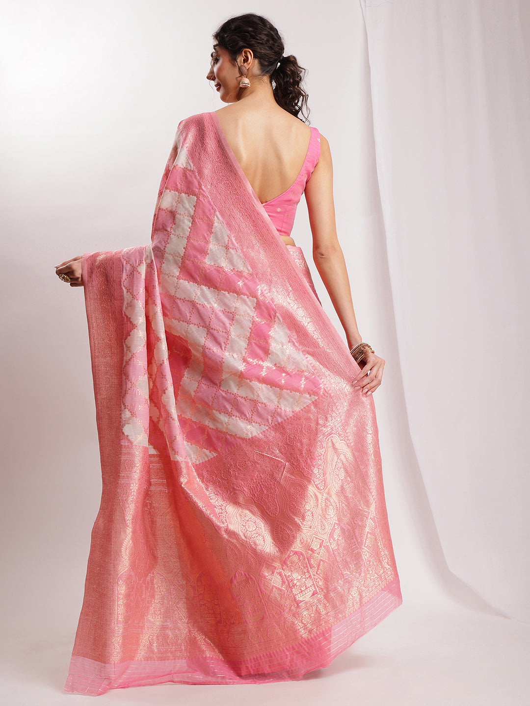 Janasya Peach Silk Blend Geometric Jacquard Saree | Swadesiicart