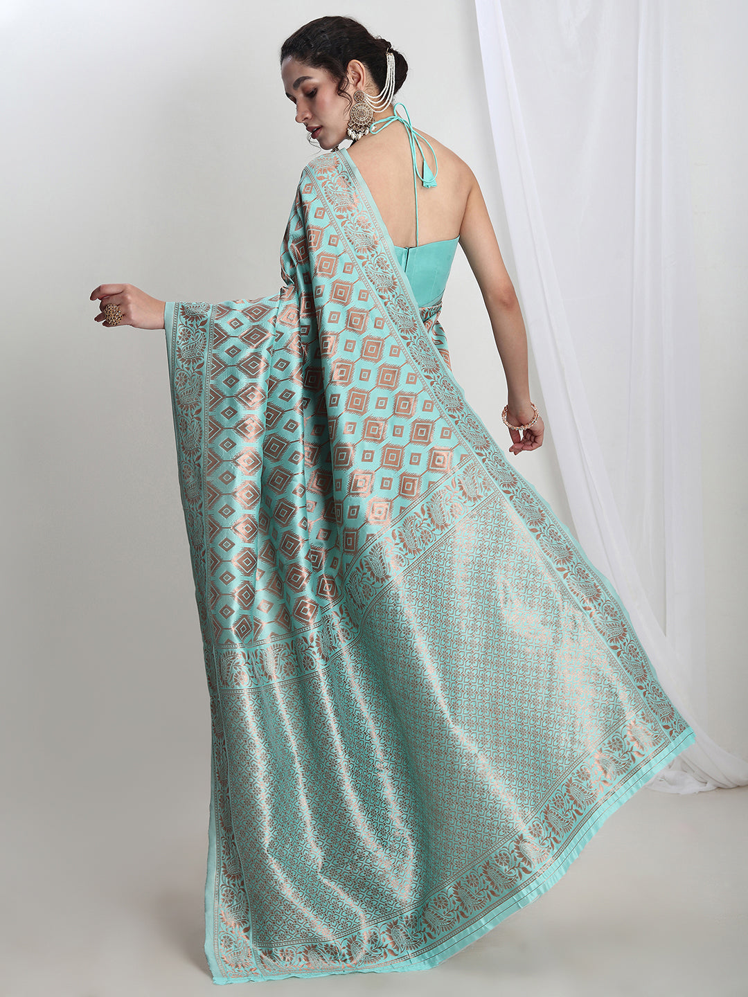 Janasya Light Blue Silk Blend Geometric Jacquard Saree | Swadesiicart