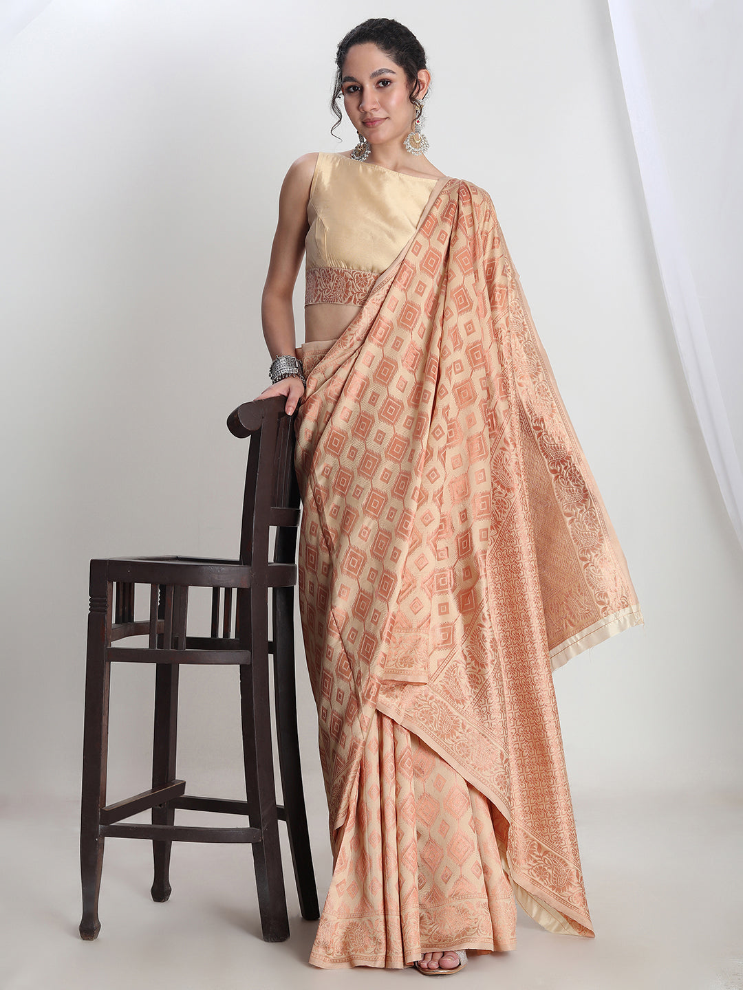 Janasya Beige Silk Blend Geometric Jacquard Saree | Swadesiicart