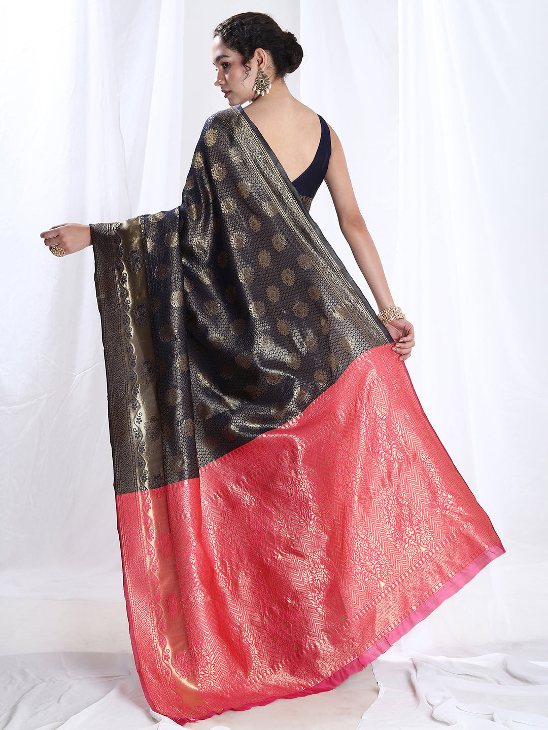 Janasya Navy Blue Silk Blend Ethnic Motifs Jacquard Saree | Swadesiicart