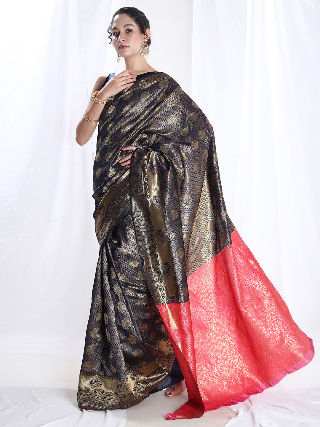 Janasya Navy Blue Silk Blend Ethnic Motifs Jacquard Saree | Swadesiicart