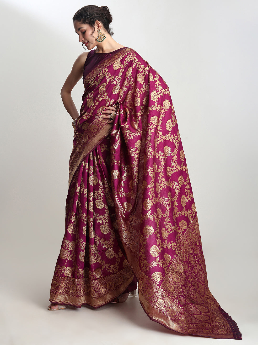 Janasya Purple Silk Blend Floral Jacquard Saree | Swadesiicart