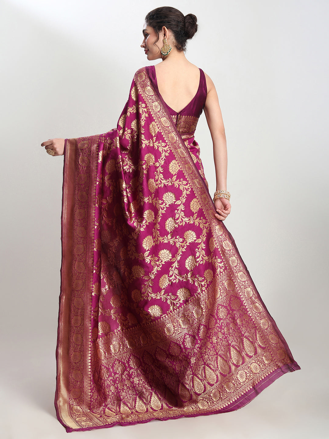 Janasya Purple Silk Blend Floral Jacquard Saree | Swadesiicart