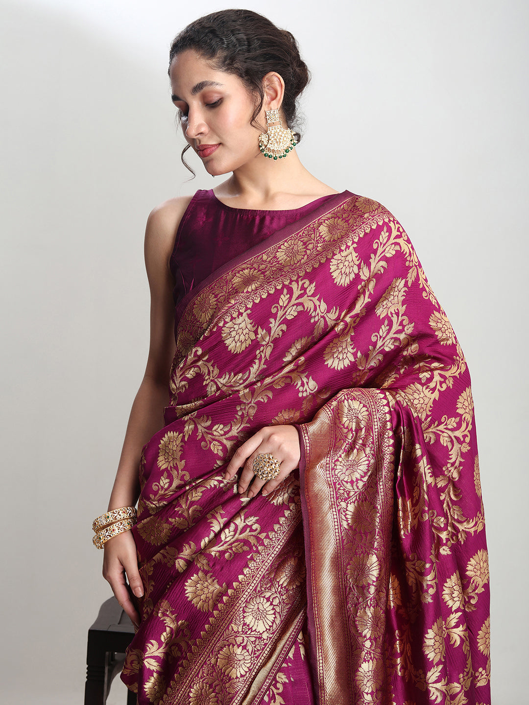 Janasya Purple Silk Blend Floral Jacquard Saree | Swadesiicart