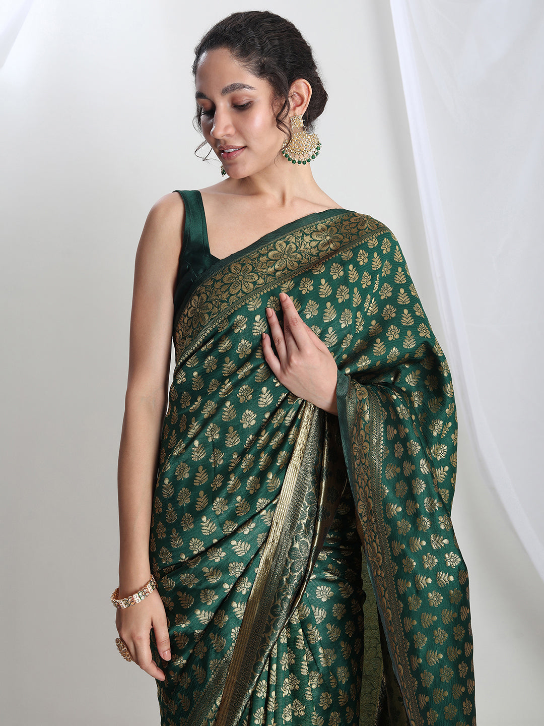Janasya Dark Green Silk Blend Floral Jacquard Saree | Swadesiicart
