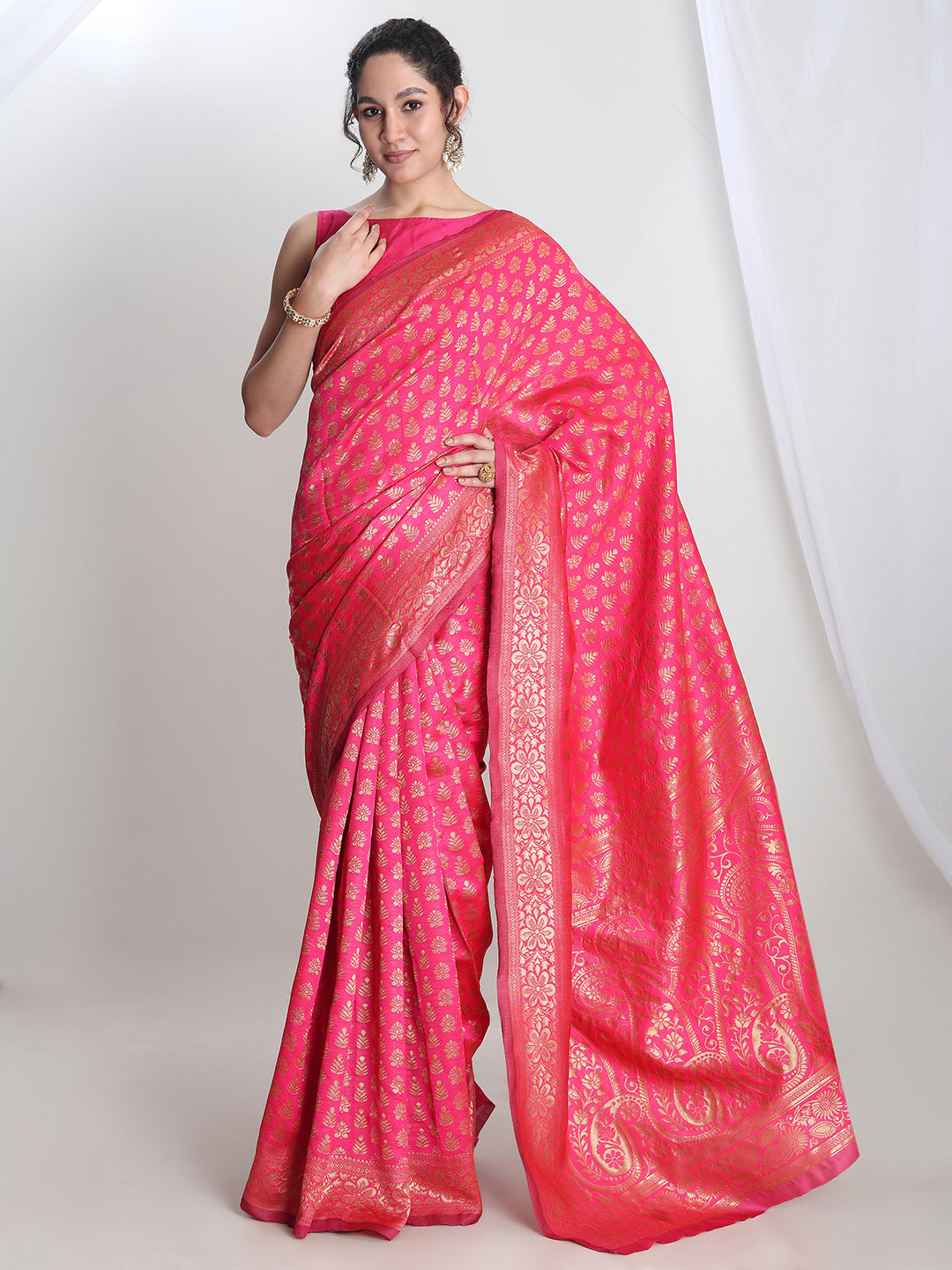 Janasya Pink Silk Blend Floral Jacquard Saree | Swadesiicart