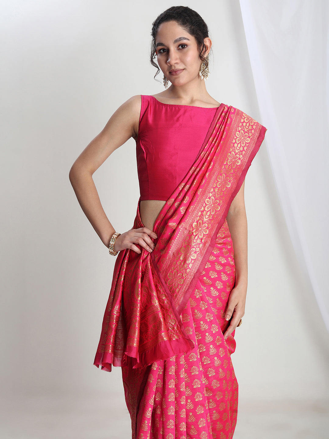 Janasya Pink Silk Blend Floral Jacquard Saree | Swadesiicart