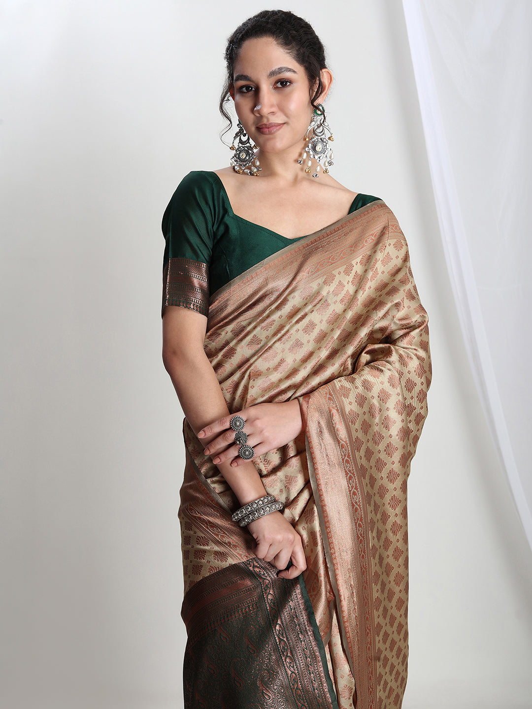 Janasya Beige Silk Blend Ethnic Motifs Jacquard Saree | Swadesiicart