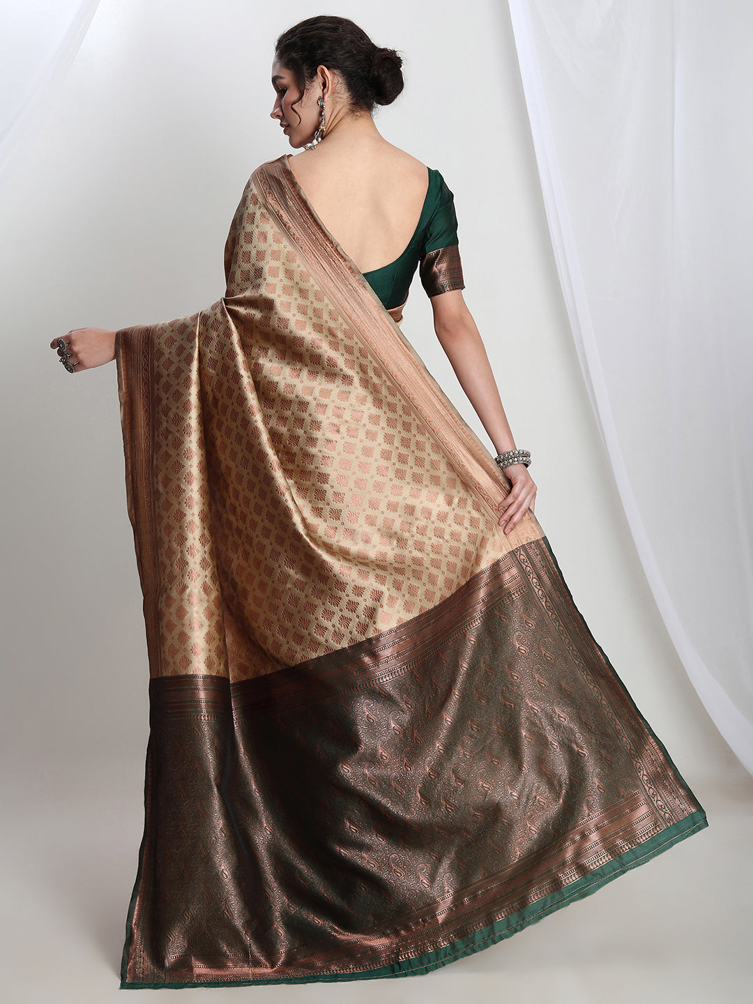 Janasya Beige Silk Blend Ethnic Motifs Jacquard Saree | Swadesiicart