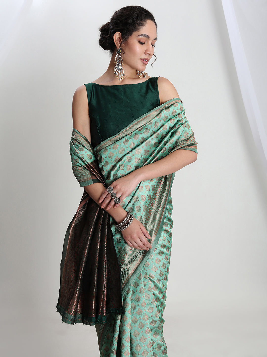 Janasya Light Green Silk Blend Ethnic Motifs Jacquard Saree | Swadesiicart
