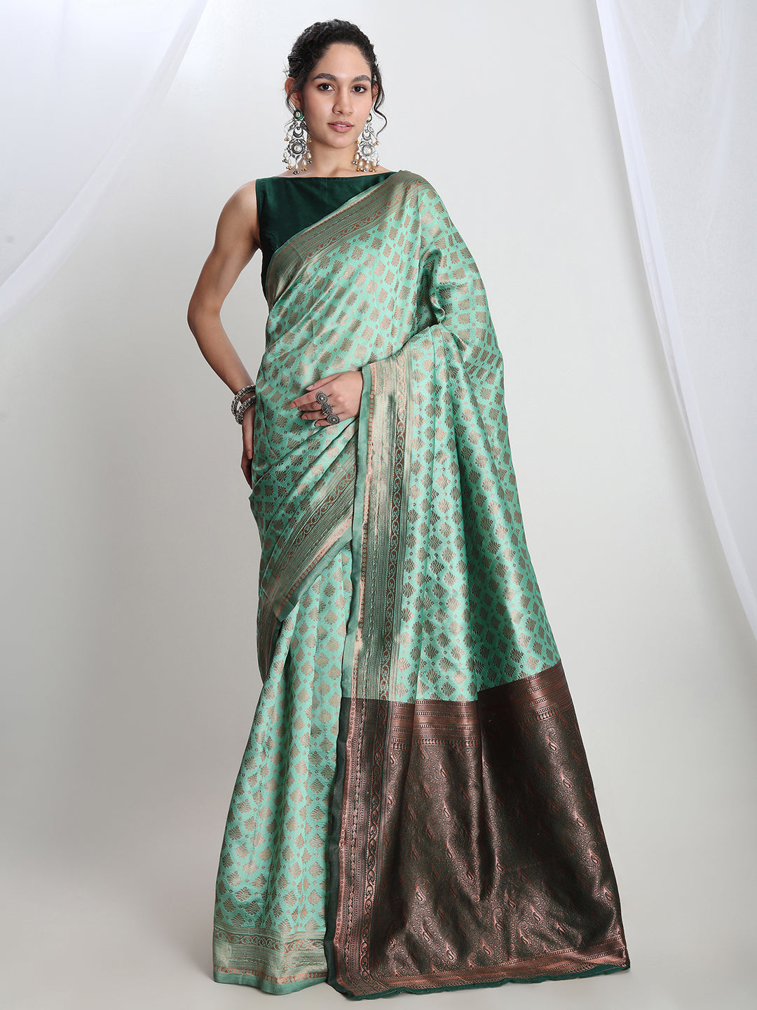 Janasya Light Green Silk Blend Ethnic Motifs Jacquard Saree | Swadesiicart
