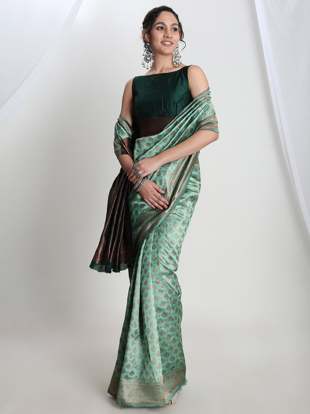 Janasya Light Green Silk Blend Ethnic Motifs Jacquard Saree | Swadesiicart