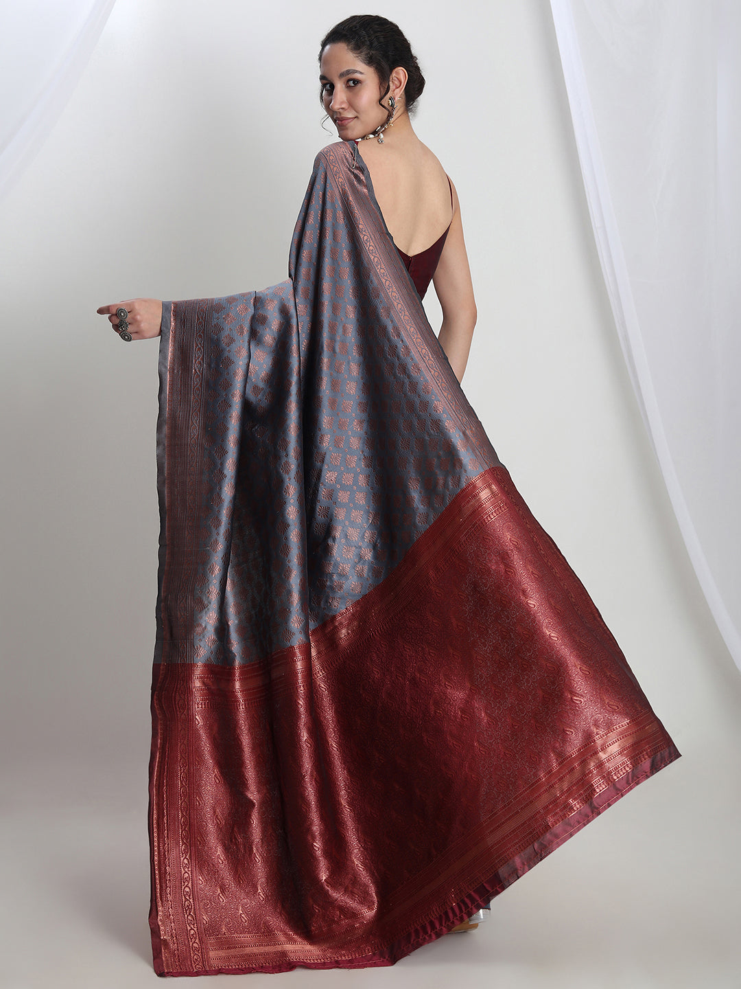 Janasya Grey Silk Blend Ethnic Motifs Jacquard Saree | Swadesiicart