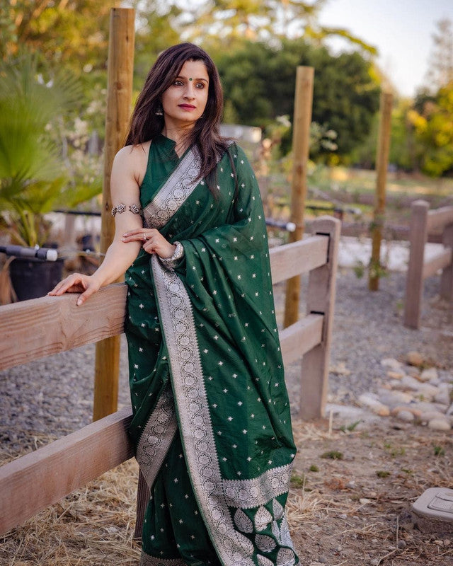 NOZ2TOZ Women Banarasi Silk Woven Saree With Blouse Piece - Green | Swadesiicart