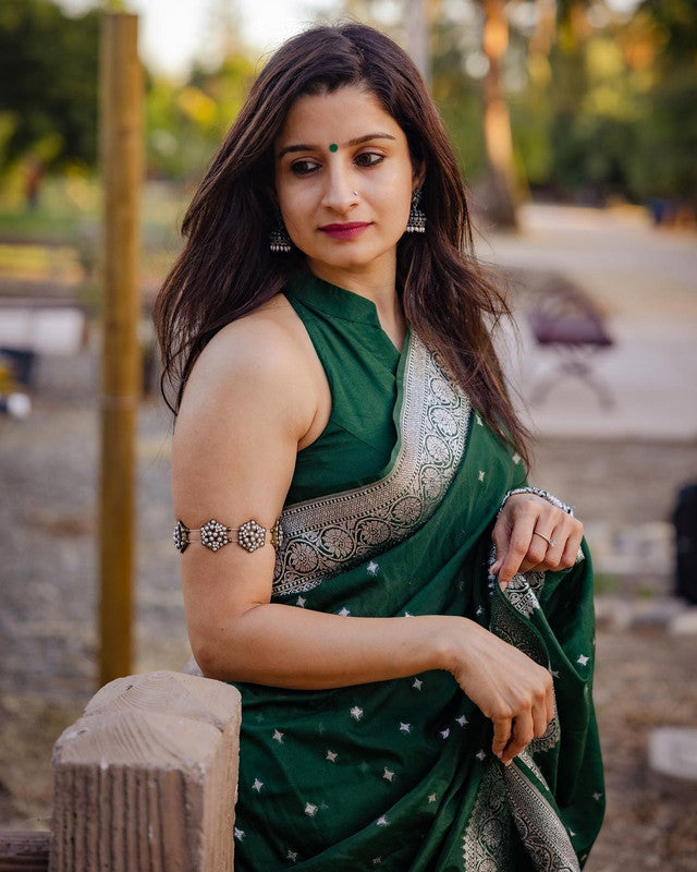 NOZ2TOZ Women Banarasi Silk Woven Saree With Blouse Piece - Green | Swadesiicart