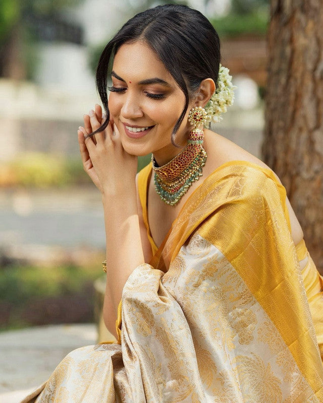 NOZ2TOZ Women Banarasi Silk Woven Saree With Blouse Piece - Cream | Swadesiicart