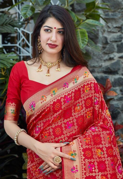NOZ2TOZ Women Banarasi Silk Woven Saree With Blouse Piece - Maroon | Swadesiicart