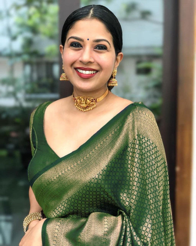 NOZ2TOZ Women Banarasi Silk Woven Saree With Blouse Piece - Green | Swadesiicart
