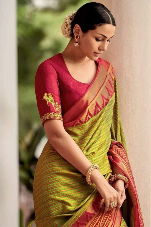 NOZ2TOZ Women Banarasi Silk Woven Saree With Blouse Piece - Green | Swadesiicart