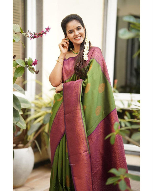 NOZ2TOZ Women Banarasi Silk Woven Saree With Blouse Piece - Green | Swadesiicart
