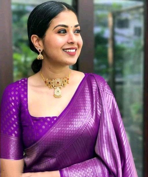 NOZ2TOZ Women Banarasi Silk Woven Saree With Blouse Piece - Magenta | Swadesiicart