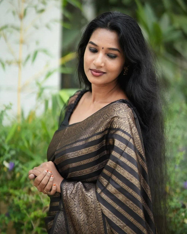 NOZ2TOZ Women Banarasi Silk Woven Saree With Blouse Piece - Black | Swadesiicart