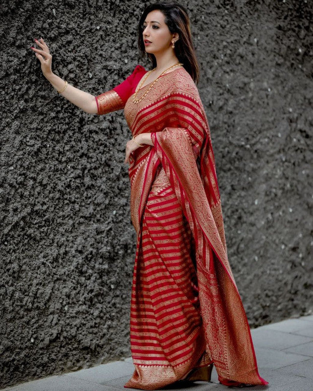 NOZ2TOZ Women Banarasi Silk Woven Saree With Blouse Piece - Red | Swadesiicart