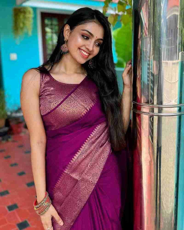 NOZ2TOZ Women Banarasi Silk Woven Saree With Blouse Piece - Magenta | Swadesiicart