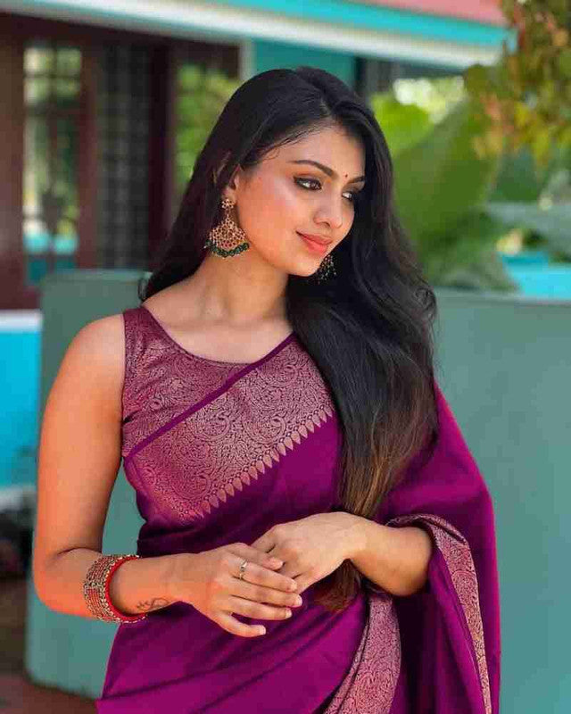 NOZ2TOZ Women Banarasi Silk Woven Saree With Blouse Piece - Magenta | Swadesiicart