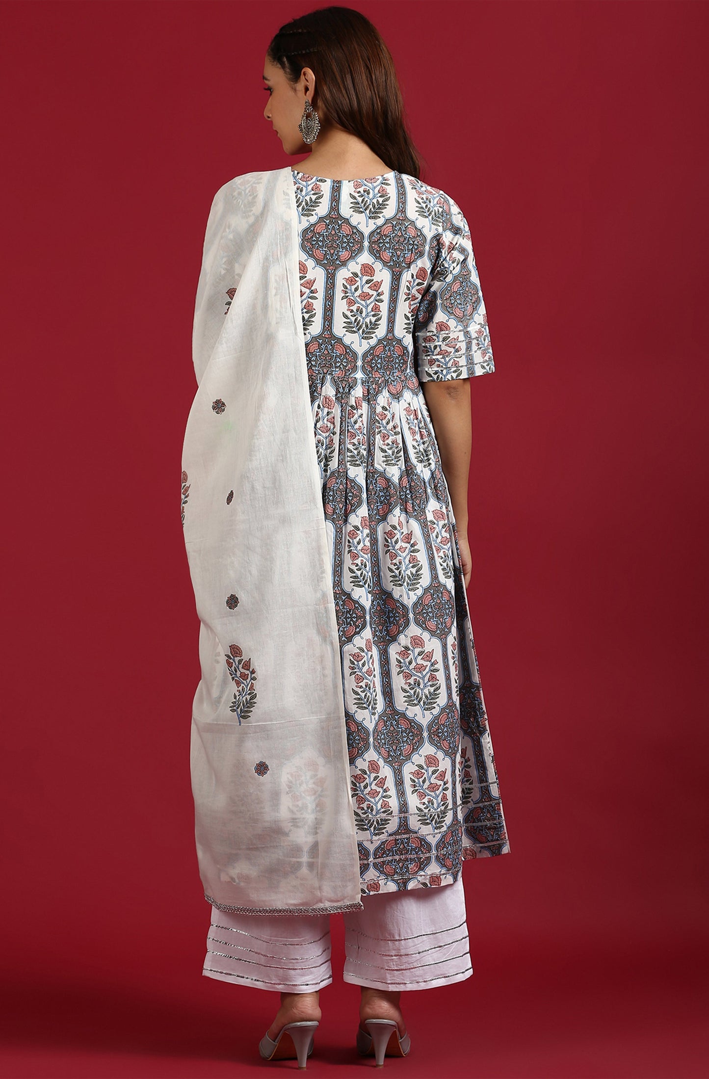 Janasya Women's White Cotton Botanical Print Kurta With Palazzo And Dupatta | Swadesiicart
