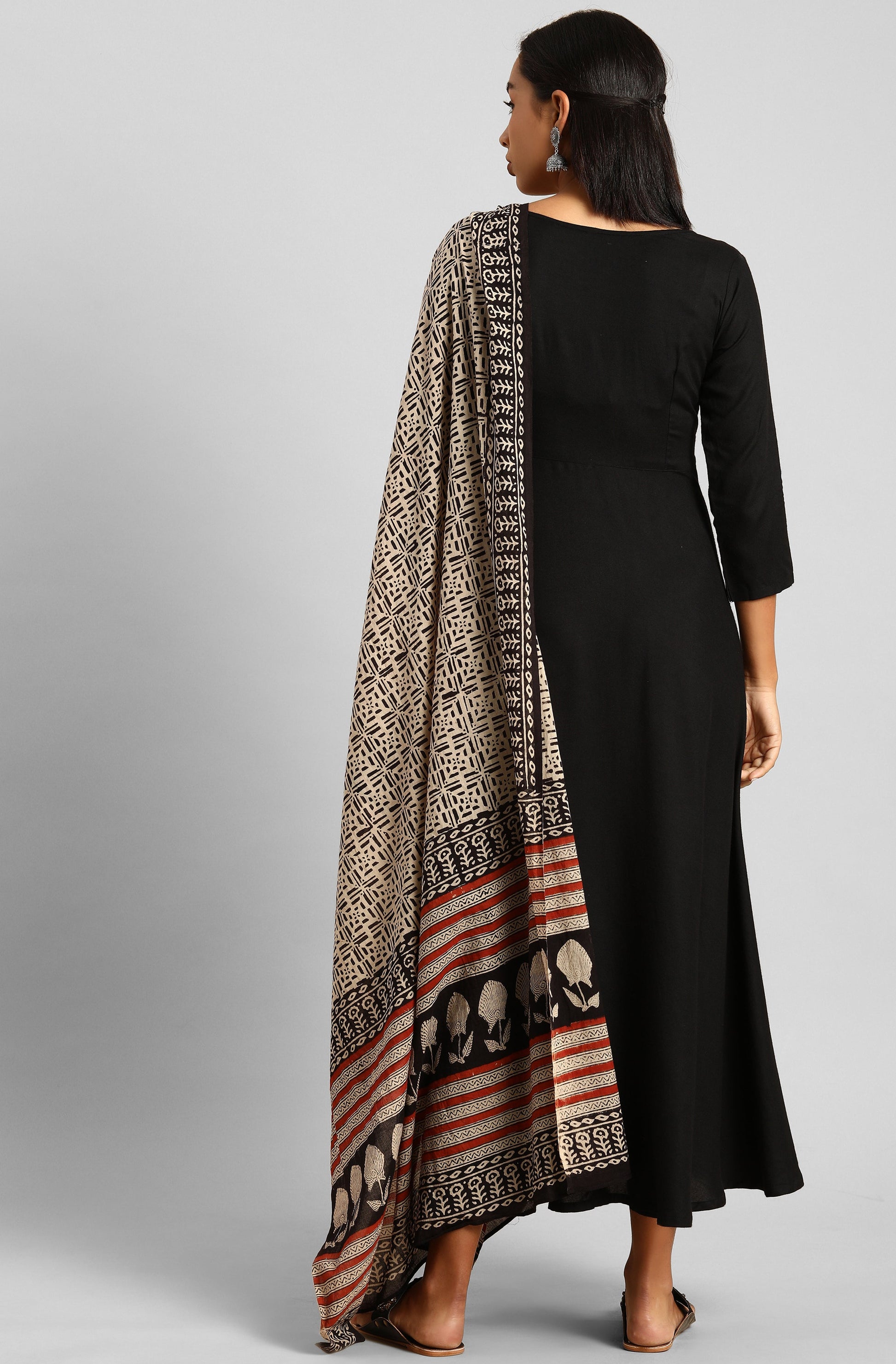 Janasya Women's Black Rayon Solid Kurta With Dupatta | Swadesiicart