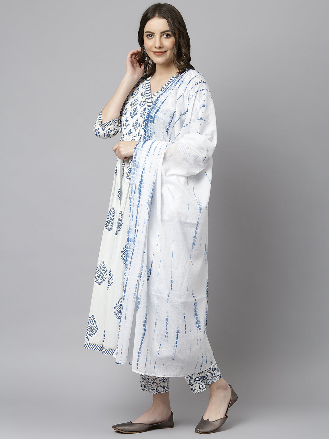 Janasya Women's White Cotton Block Print Kurta With Pant And Dupatta | Swadesiicart