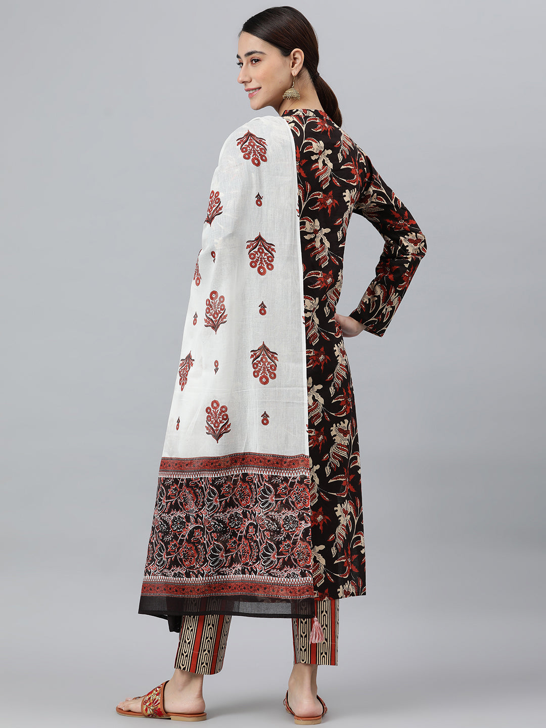 Janasya Women's Black Cotton Botanical Print Kurta With Pant And Dupatta | Swadesiicart