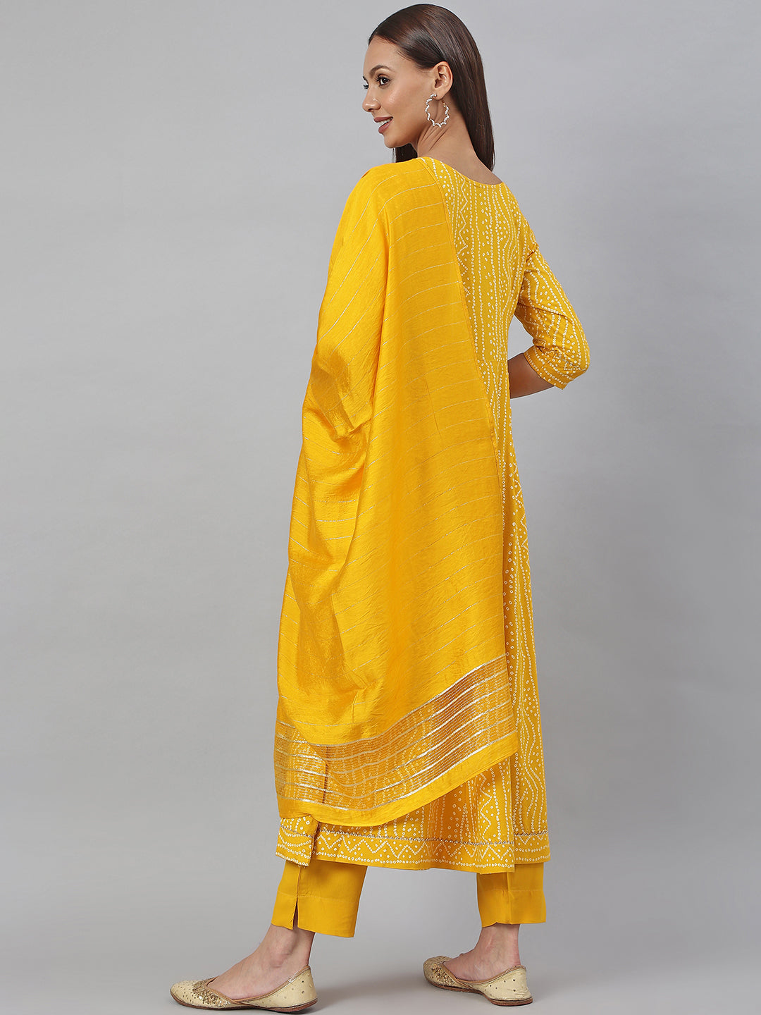 Janasya Women's Yellow Cotton Bandhej Kurta With Pant And Dupatta | Swadesiicart