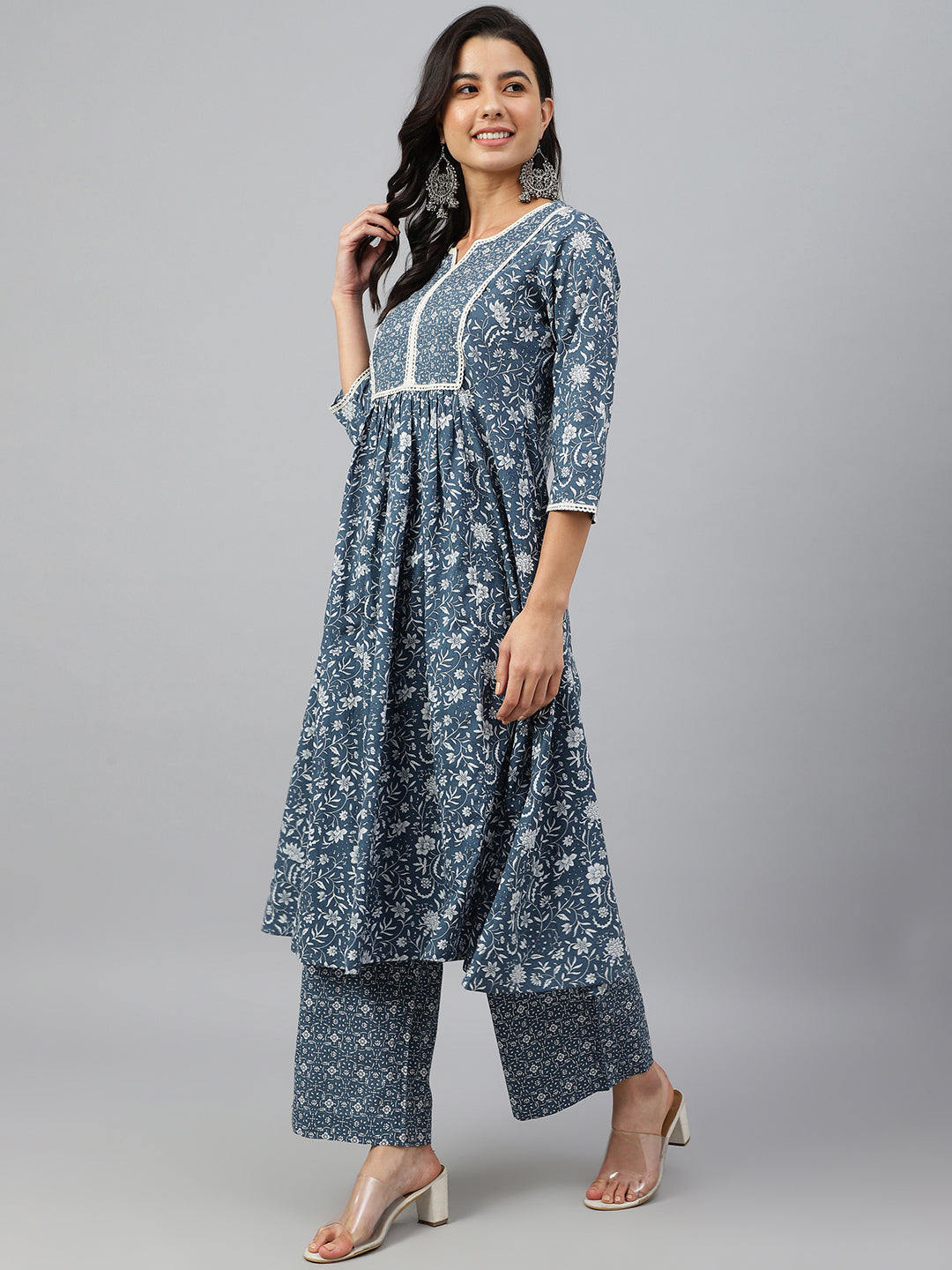 Janasya Women's Grey Cotton Floral Print Kurta With Palazzo | Swadesiicart