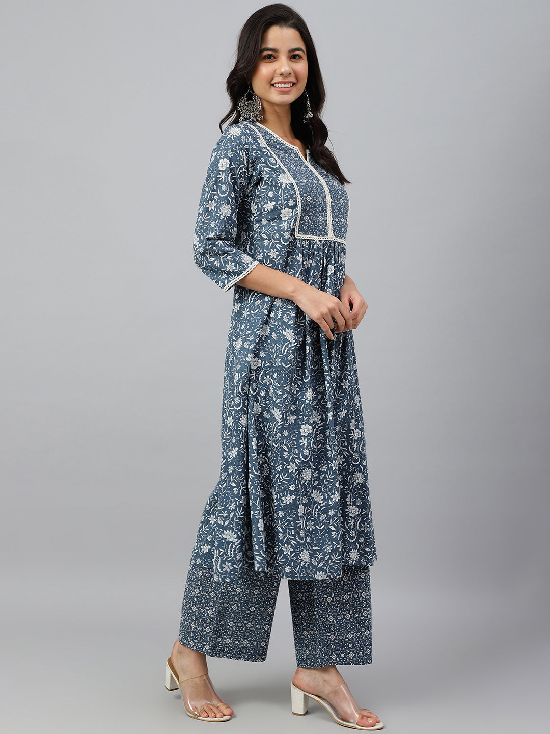 Janasya Women's Grey Cotton Floral Print Kurta With Palazzo | Swadesiicart