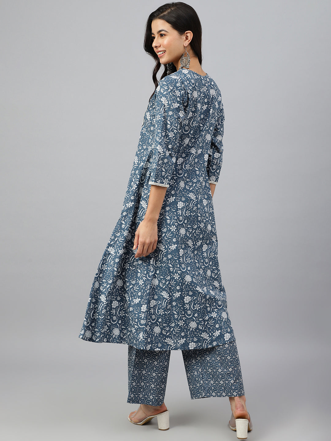 Janasya Women's Grey Cotton Floral Print Kurta With Palazzo | Swadesiicart