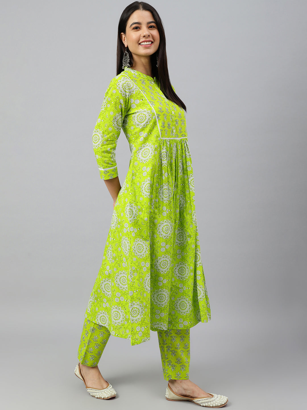 Janasya Women's Light Green Cotton Block Print Kurta With Pant | Swadesiicart