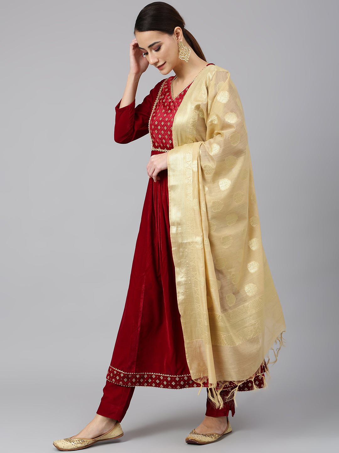 Janasya Women's Maroon Velvet Solid Kurta With Pant And Dupatta | Swadesiicart