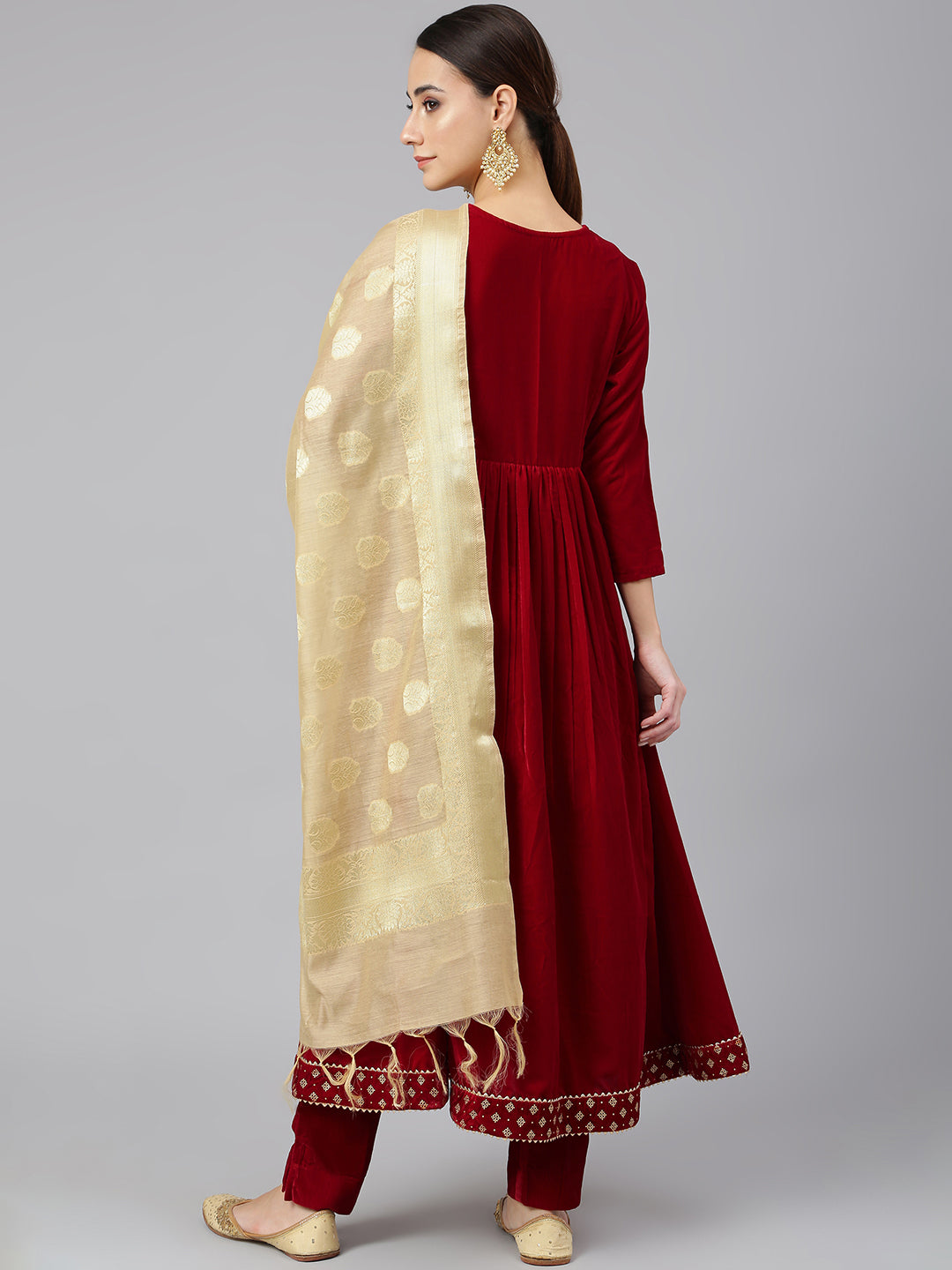 Janasya Women's Maroon Velvet Solid Kurta With Pant And Dupatta | Swadesiicart