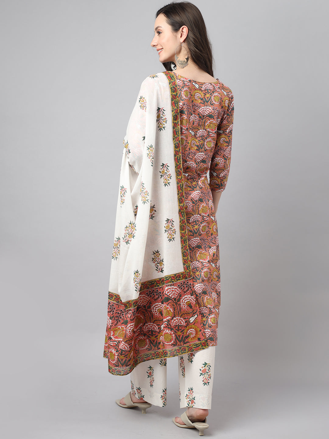 Janasya Women's Pink Cotton Floral Printed Straight Festive Kurta Set | Swadesiicart