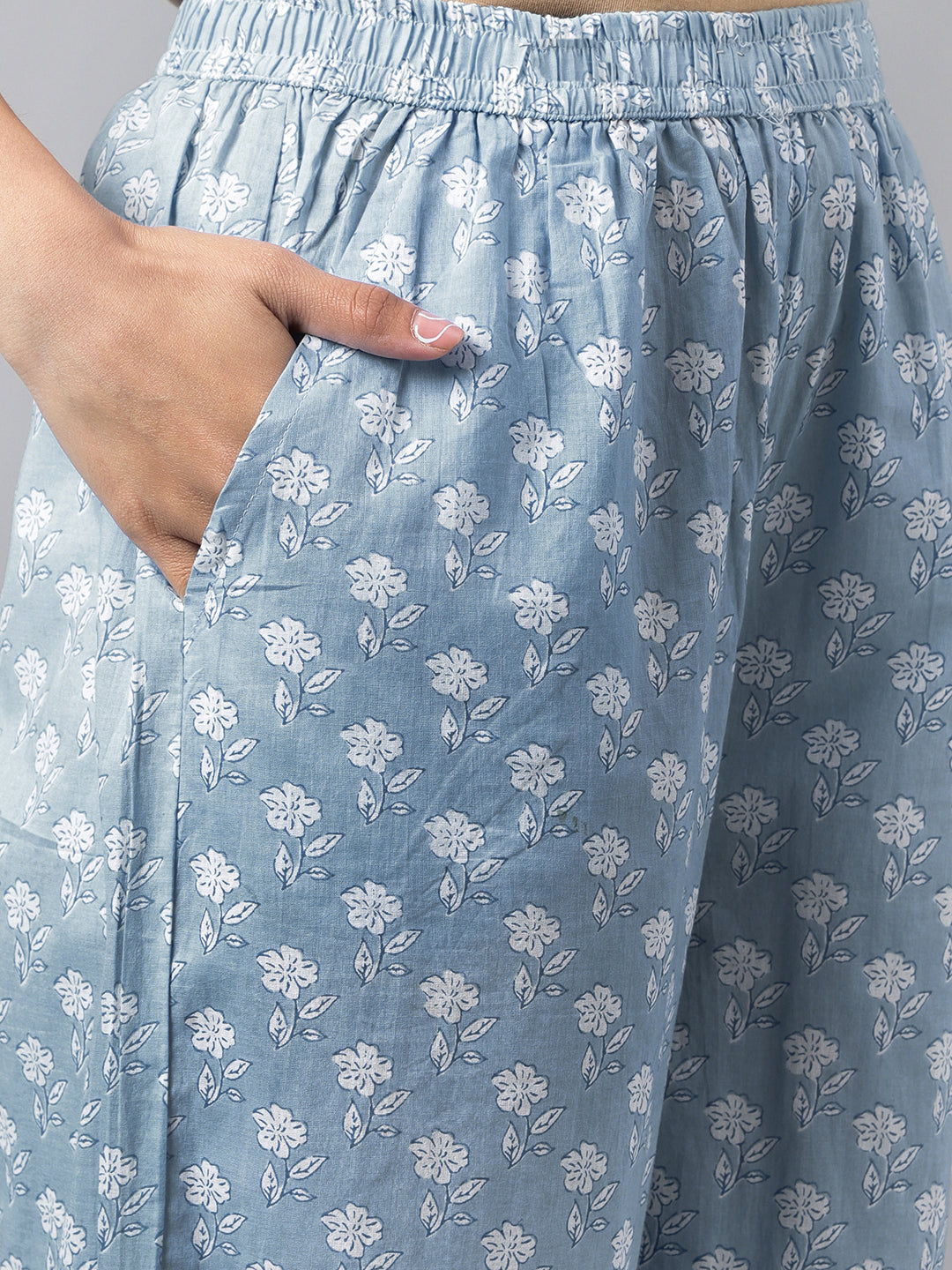Janasya Women's Light Blue Cotton Floral Printed Straight Casual Kurta Set | Swadesiicart