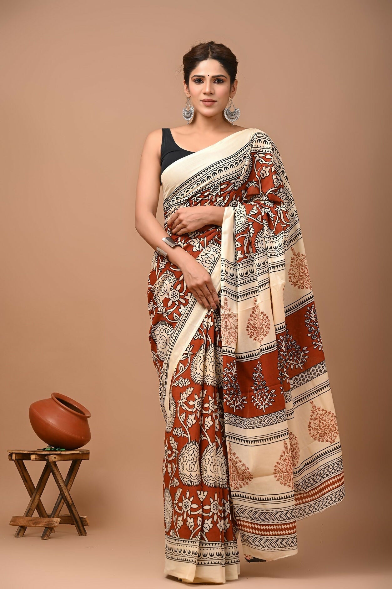 Exclusive Collection White Maroon Beautiful Mulmul Cotton Saree - Swadesiicart